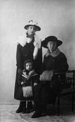 Neeltje Koumans, Hendrika Koumans, Johanna Koomen 