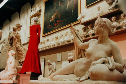 Tentoonstelling met griekse beelden